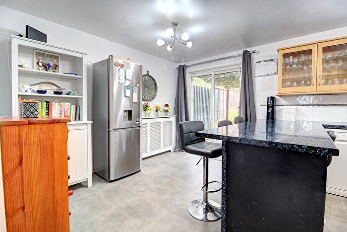 3 Bedroom Terraced House For Sale In Schubert Road, Basingstoke, RG22