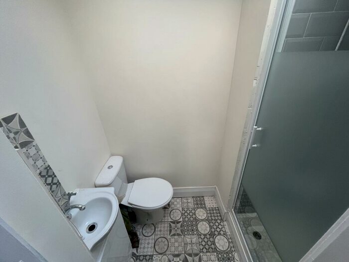 4 Bedroom House To Rent In Wolverhampton Road, Oldbury, B68