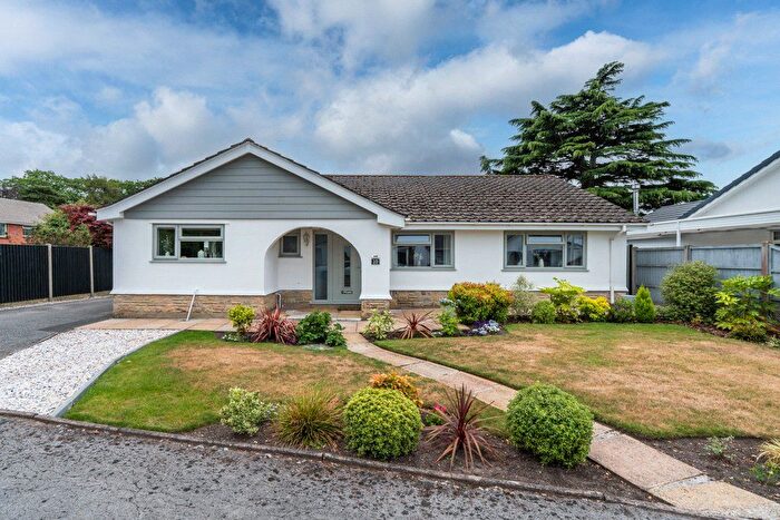 3 Bedroom Bungalow For Sale In Elfin Drive, Ferndown, Dorset, BH22