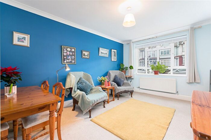 2 Bedroom Flat For Sale In Valley Road, Streatham, London, SW16