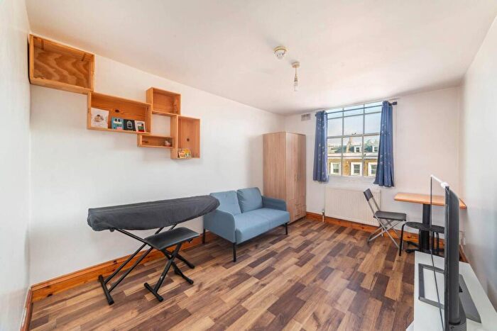 2 Bedroom Flat To Rent In Caledonian Road, Caledonian Road, London, N1