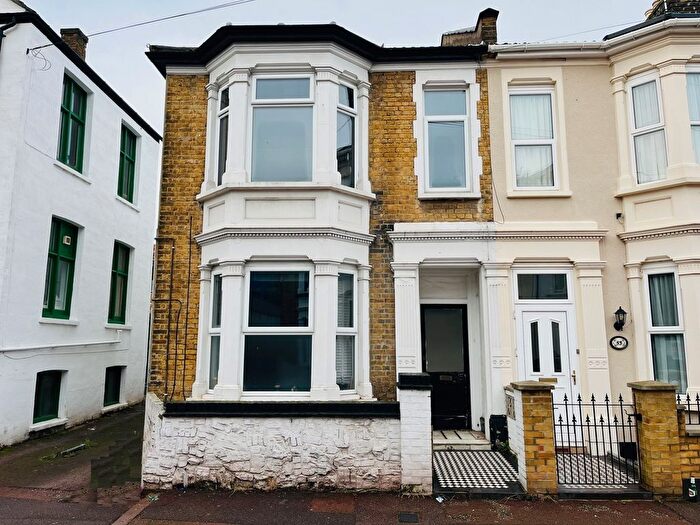 2 Bedroom Flat To Rent In Gordon Road, Southend-On-Sea, SS1