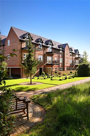 2 Bedroom Apartment For Sale In Pinewood Place, Hatch Lane, Windsor, Berkshire, SL4