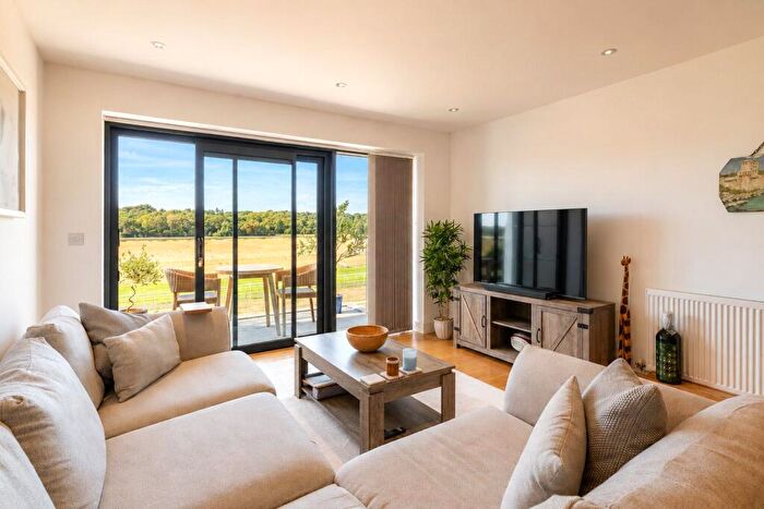 2 Bedroom Apartment For Sale In Kingman Way, Newbury, Berkshire, RG14