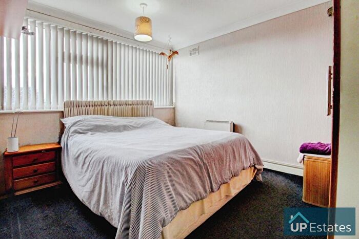 2 Bedroom Apartment For Sale In Yarningale Road, Coventry, CV3