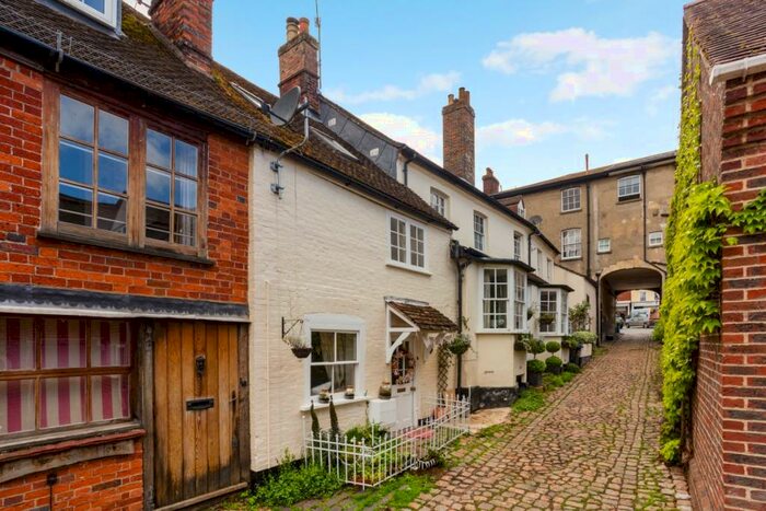 3 Bedroom Cottage To Rent In Alma Place High Street, SN8