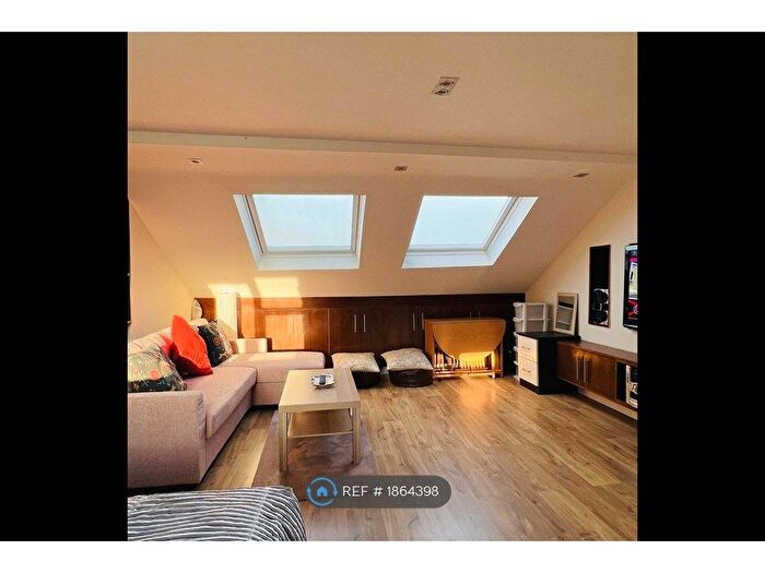 Studio To Rent In Burghley Road, London, N8