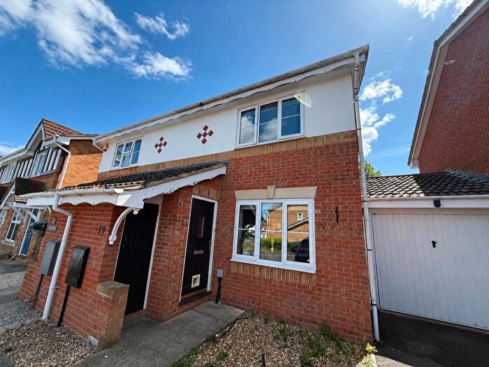 2 Bedroom Property To Rent In Compton Close, Taunton, TA2