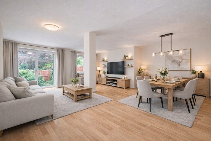 3 Bedroom Terraced House For Sale In Brunswick Park Road, London, N11