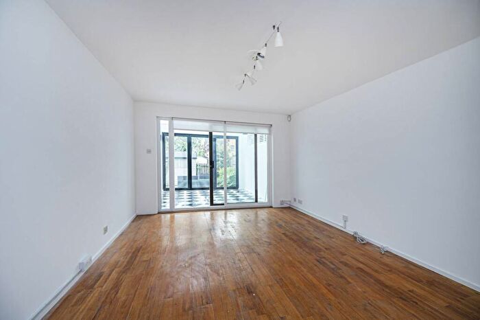 2 Bedroom House To Rent In Deal Street, Spitalfields, London, E1