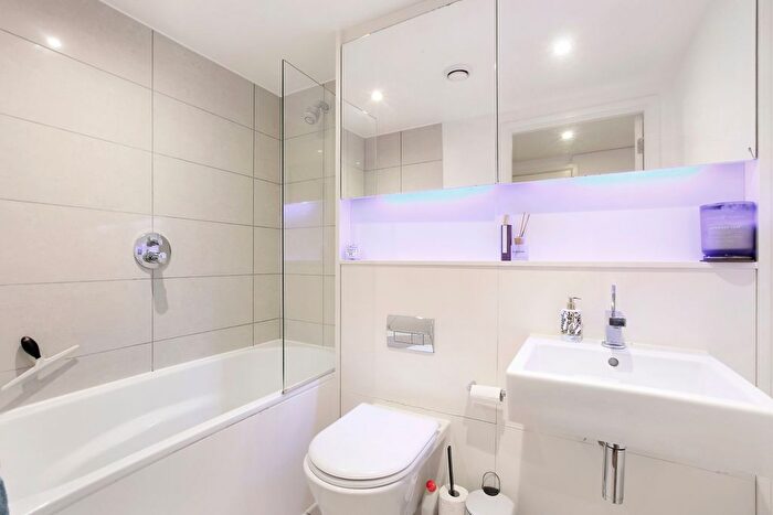 1 Bedroom Flat For Sale In Hardwicks Square, Wandsworth, SW18