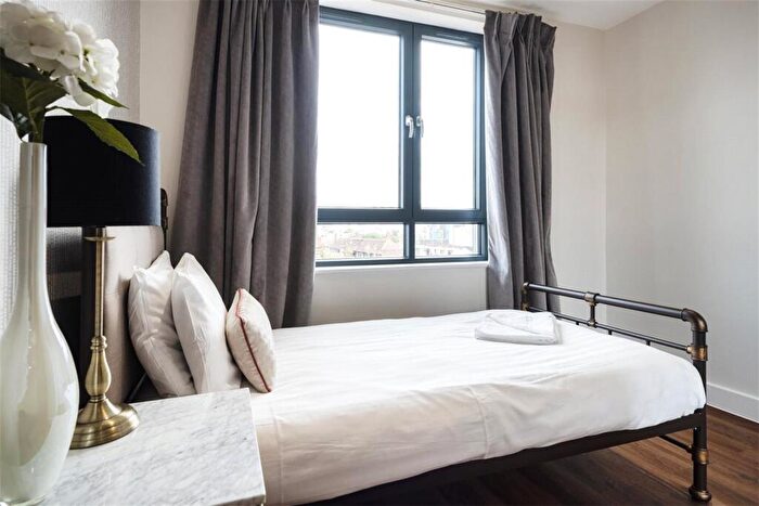 2 Bedroom Apartment To Rent In Back Church Lane, London, E1