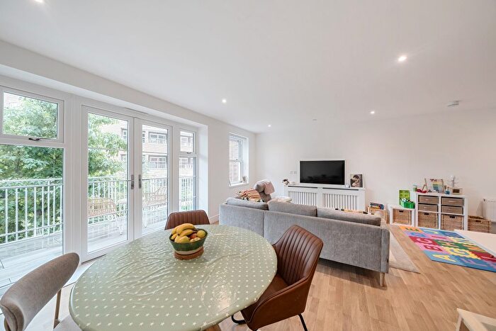3 Bedroom Flat To Rent In Eden Place, Oxted, RH8