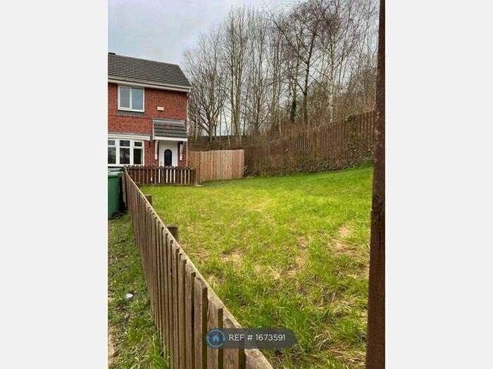 2 Bedroom End Of Terrace House To Rent In Stonedene Court, Heckmondwike, WF16