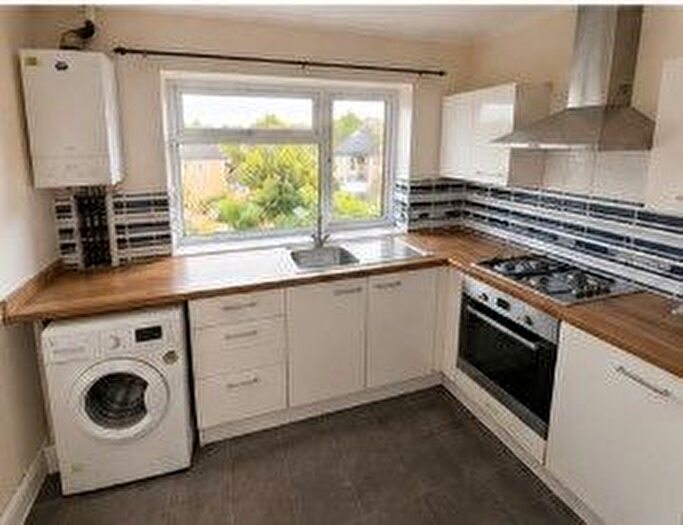 3 Bedroom Flat To Rent In Hampton Road, Ilford, Essex, IG1