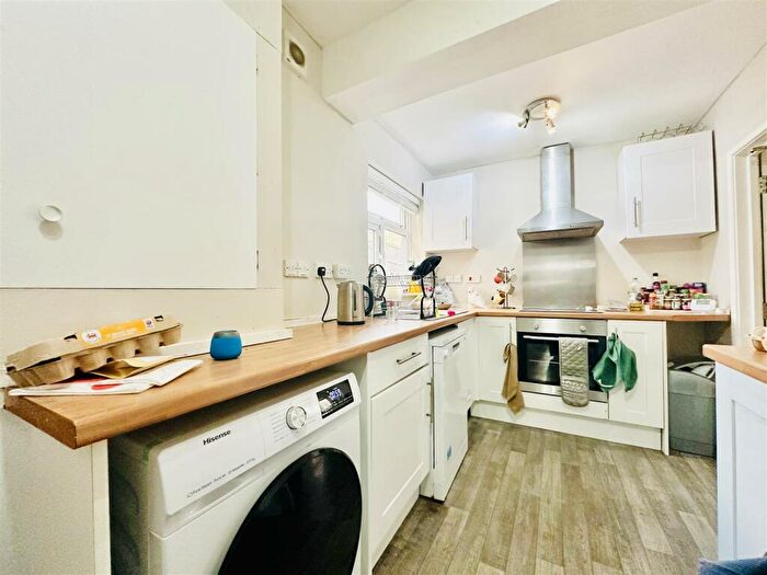 5 Bedroom House To Rent In Johnson Road, Nottingham, NG7