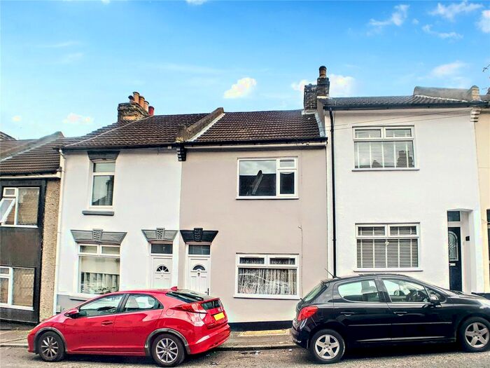 3 Bedroom Terraced House To Rent In Otway Street, Chatham, Kent, ME4