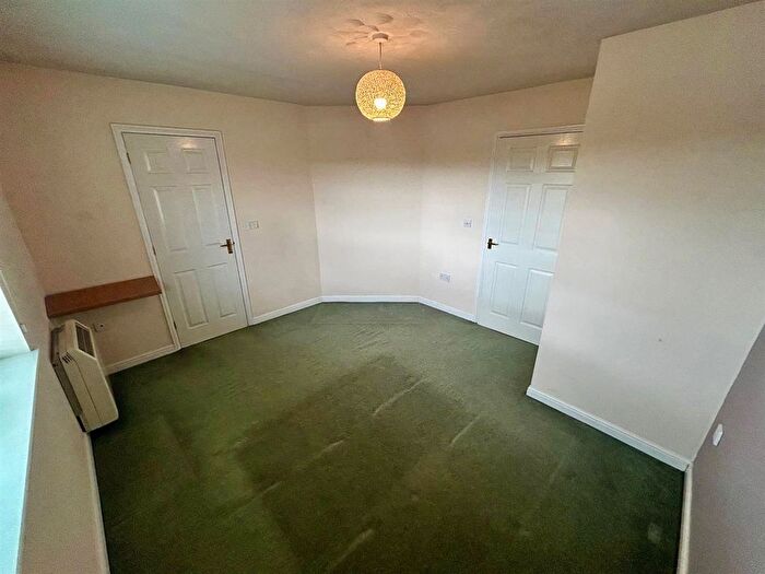 2 Bedroom Flat For Sale In Foxwood Chase, Waltham Abbey, EN9