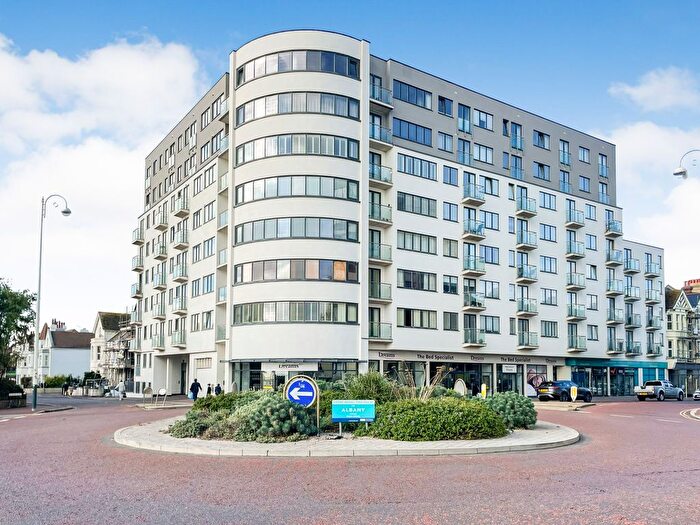 3 Bedroom Flat For Sale In Flat The Landmark, Egerton Road, TN39