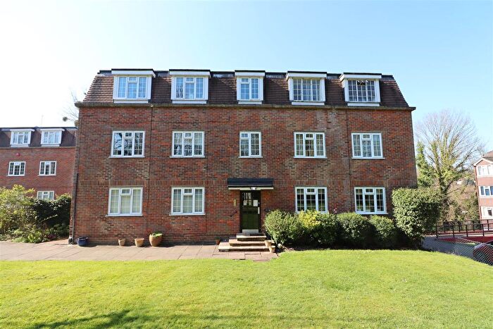 2 Bedroom Flat To Rent In Craigmount, Radlett, WD7