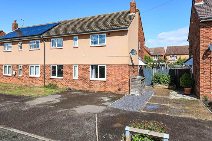 4 Bedroom Semi-Detached House For Sale In Belle Isle Crescent, Brampton, PE28