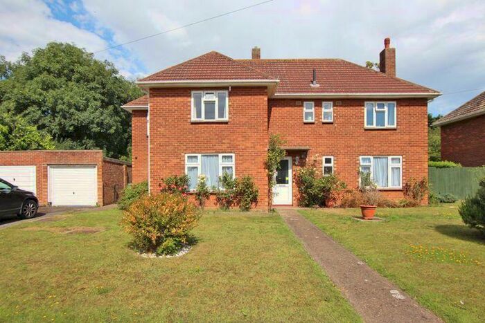 4 Bedroom Detached House For Sale In Seawall Lane, North Cotes, DN36