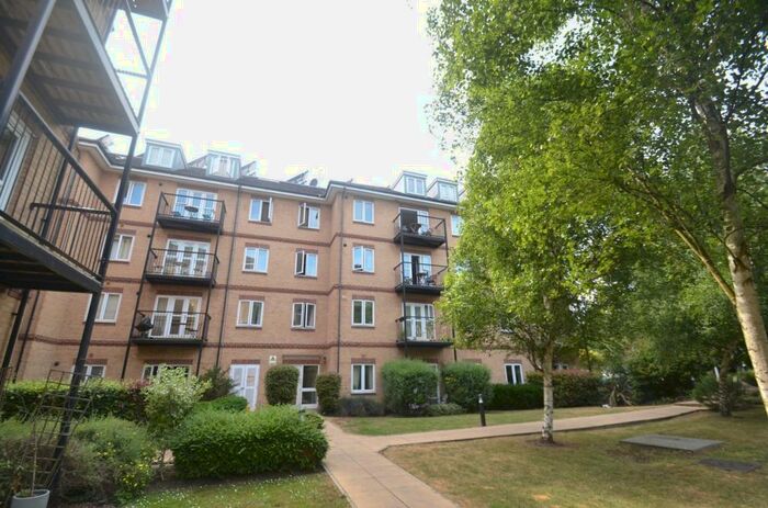 2 Bedroom Flat To Rent In Worcester Close, Anerley, London, SE20