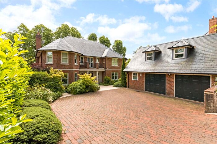 5 Bedroom Detached House For Sale In Beechwood Drive, Marlow, Buckinghamshire, SL7
