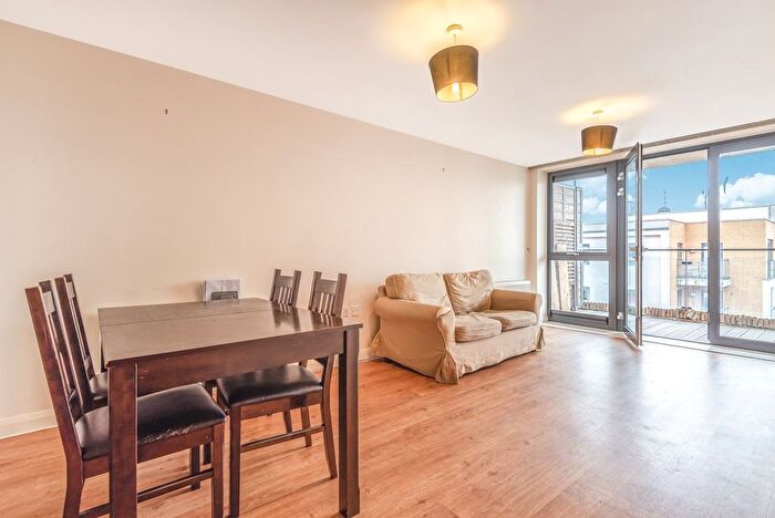 2 Bedroom Flat For Sale In Warple Way, Acton, London, W3