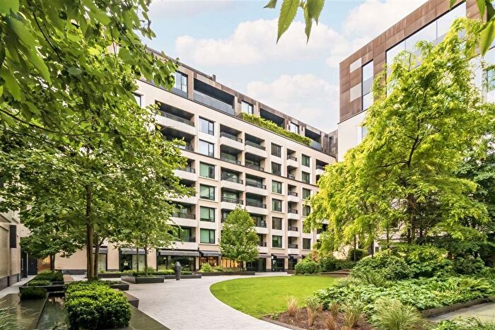 3 Bedroom Flat For Sale In Rathbone Place, Fitzrovia, W1T