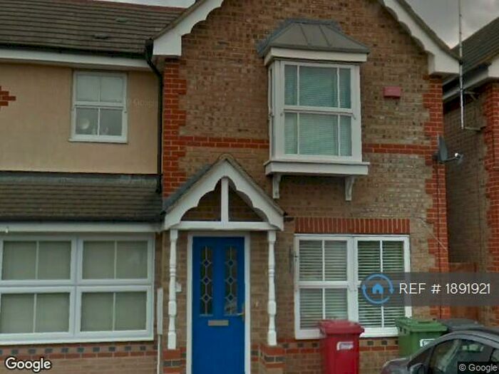 4 Bedroom Semi-Detached House To Rent In Nine Acres, Slough, SL1