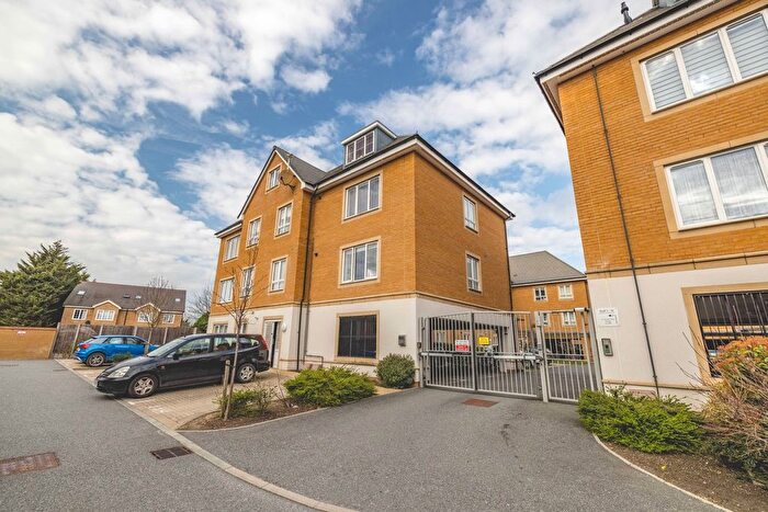 1 Bedroom Flat For Sale In Kenyon Way, Langley, SL3
