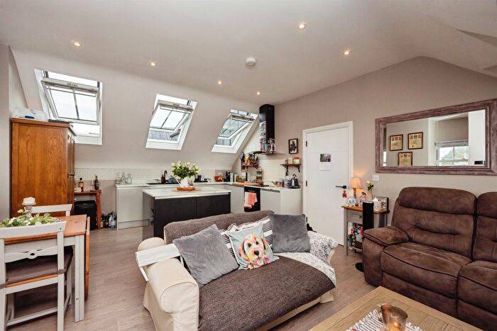 2 Bedroom Flat For Sale In Dorchester Road, Weymouth, DT4