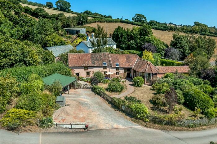 4 Bedroom Barn Conversion For Sale In Silverton, EX5
