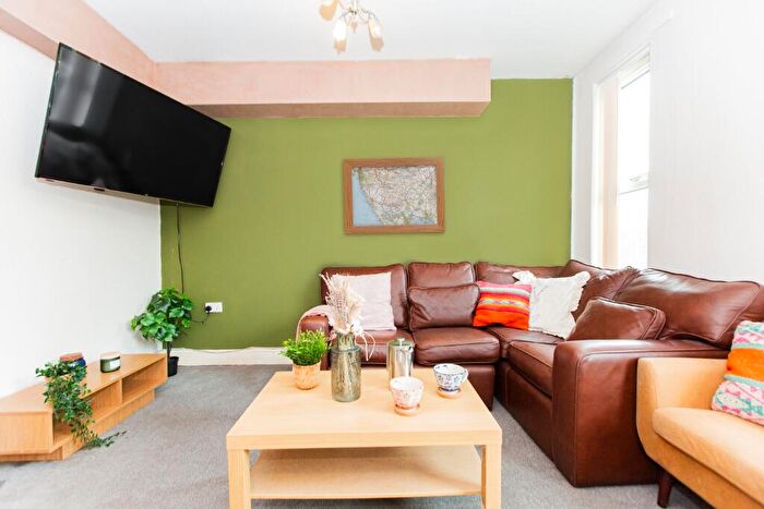 4 Bedroom Semi Detached House To Rent In South Road, West Bridgford, NG2