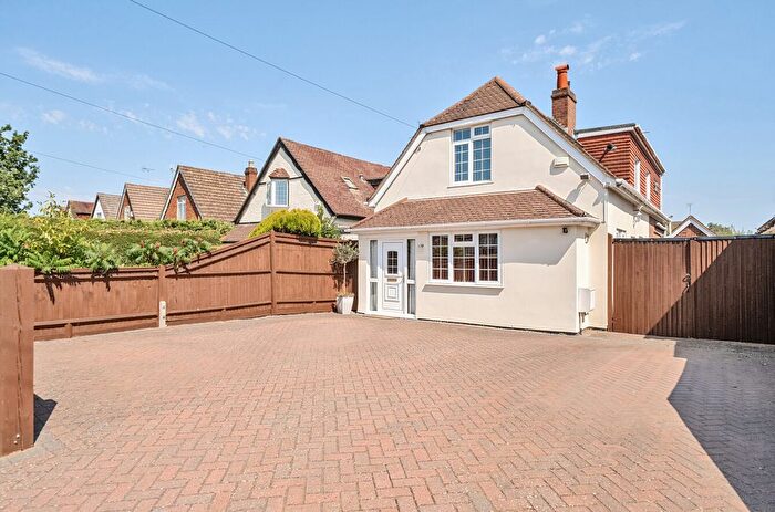 3 Bedroom Detached House For Sale In Loddon Bridge Road, Woodley, Reading, RG5