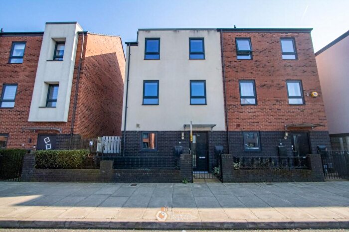 4 Bedroom Town House For Sale In Woodfield Way, Balby, Doncaster, DN4