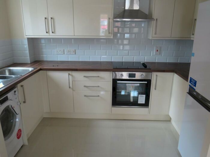 2 Bedroom Apartment To Rent In Cunningham Avenue, Hatfield, AL10