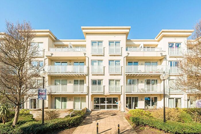 2 Bedroom Flat For Sale In Woodman Mews, Kew, TW9