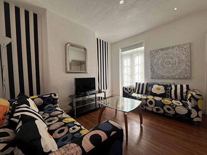 4 Bedroom House To Rent In Dawlish Road - Bed, Selly Oak, West Midlands, B29