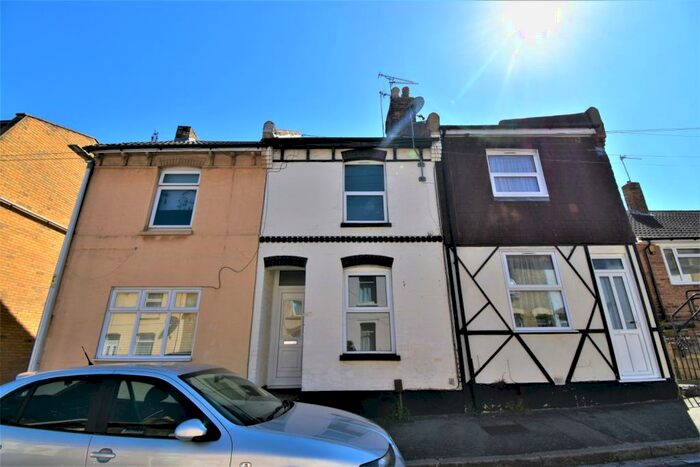 3 Bedroom Terraced House To Rent In Wickham Street Rochester, ME1