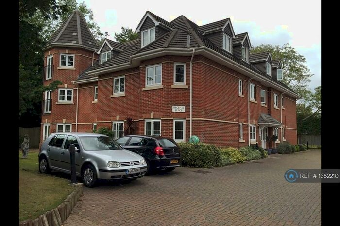 2 Bedroom Flat To Rent In Bath Road, Maidenhead, SL6