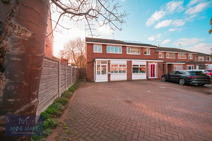 3 Bedroom Link Detached House To Rent In Moss Lane, Macclesfield, Cheshire, SK11