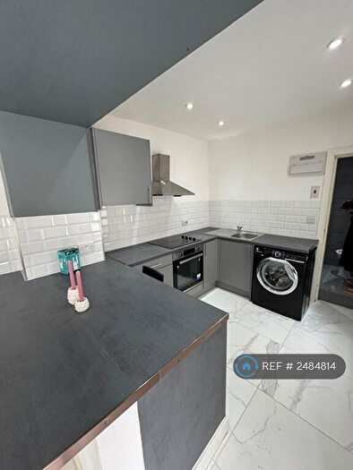 Studio To Rent In Woodsley Road, Leeds, LS3