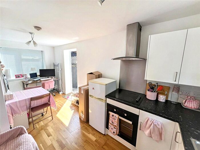 1 Bedroom Duplex To Rent In East Crescent, London, N11