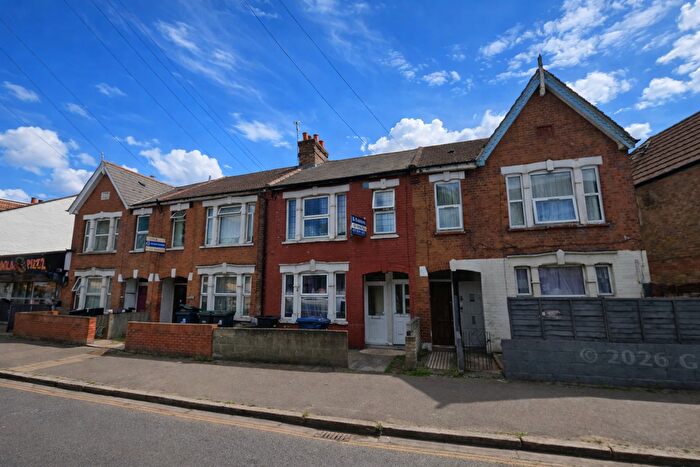 2 Bedroom Maisonette For Sale In Western Road, Southall, UB2