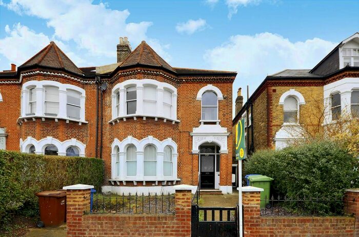 1 Bedroom Flat To Rent In Barry Road, East Dulwich, London, SE22
