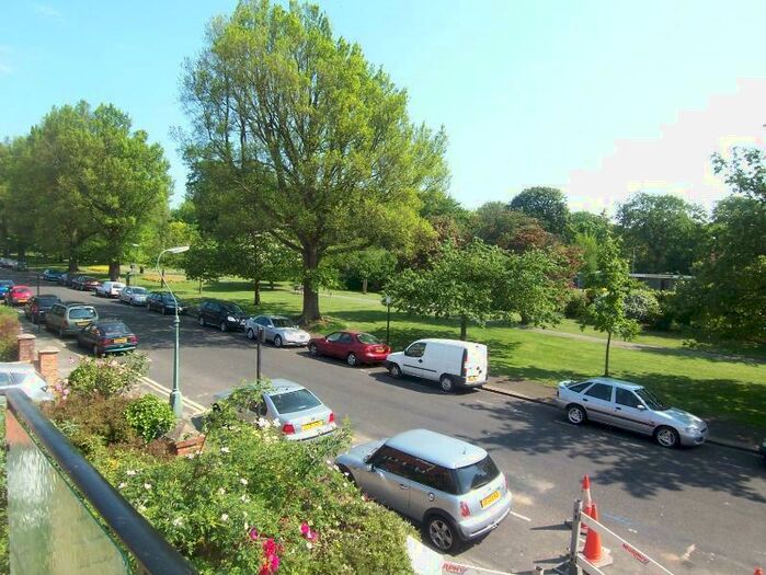 2 Bedroom Flat To Rent In Nizells Avenue, Hove, BN3