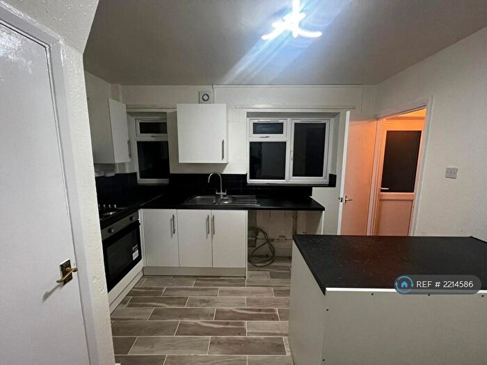 3 Bedroom Terraced House To Rent In Leybourne Drive, Nottingham, NG5