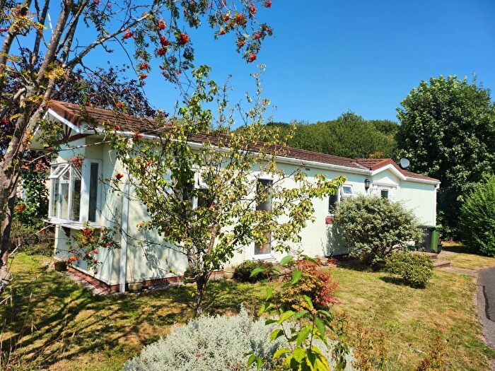 2 Bedroom Park Home For Sale In Rickwood Park, Beare Green, RH5